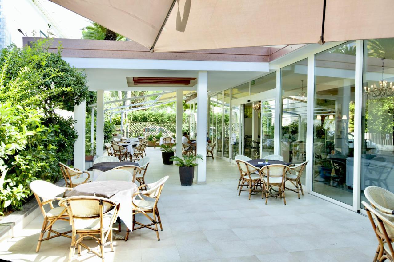 Hotel Maestri Riccione Luaran gambar